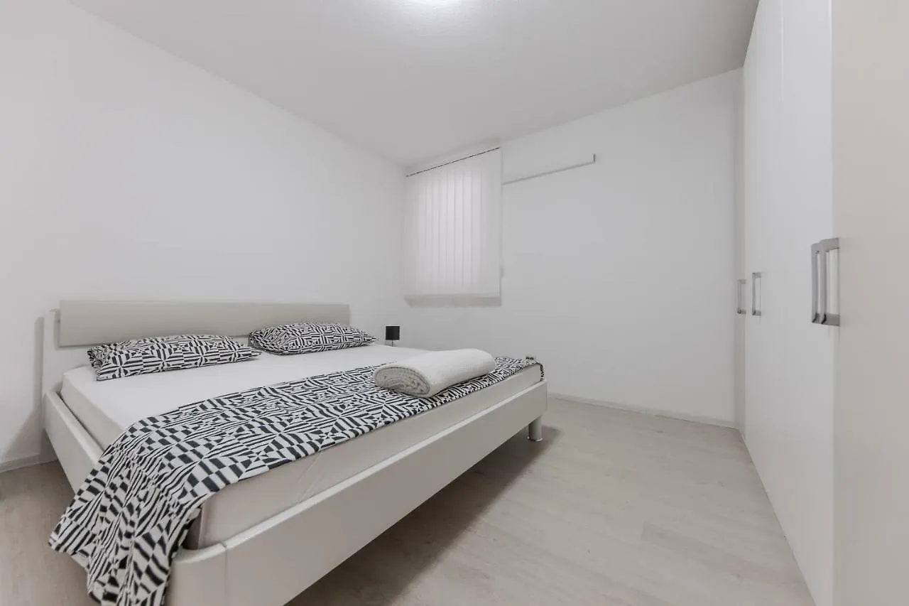 Zenta Apartment Split